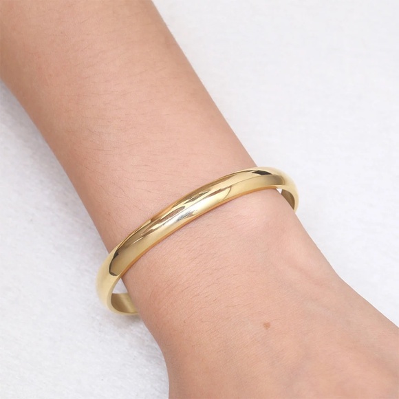Water Resistant 18KT Gold Plated Simple Shiny Cuff Bangle - Picture 5 of 5